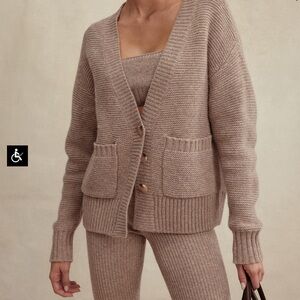 House of CB
BARLEY CHUNKY NATURAL WOOL CARDIGAN full set 
Brand new without tags